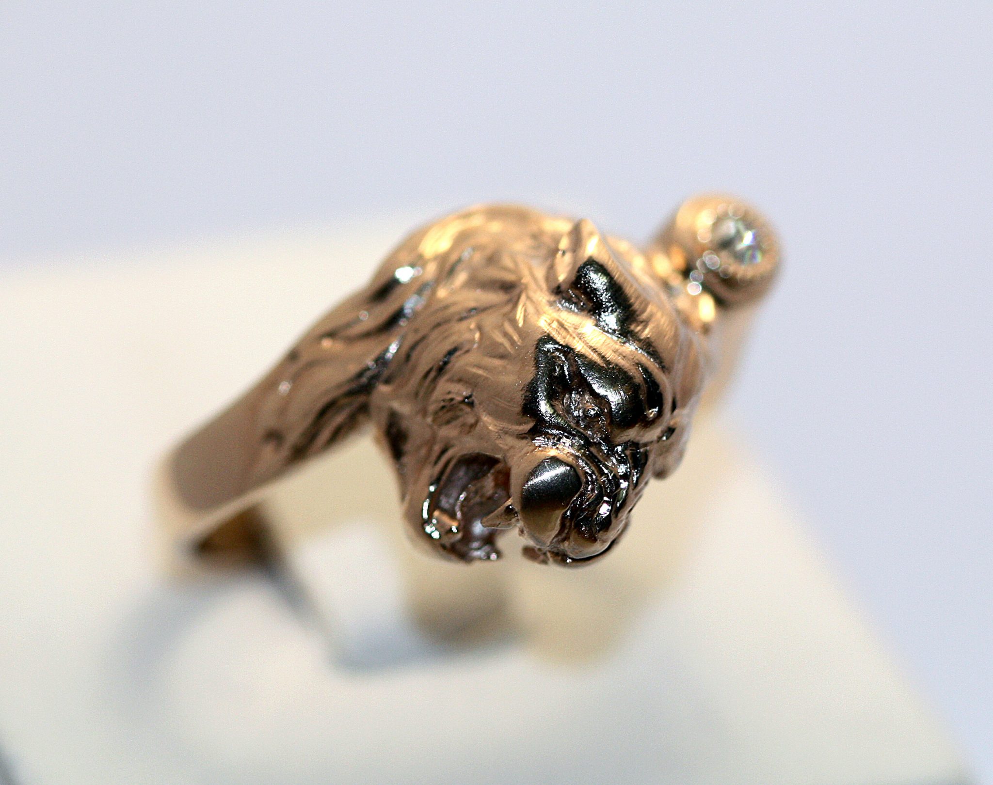 Печатка Лев мужская из золота 585 пробы с бриллиантом